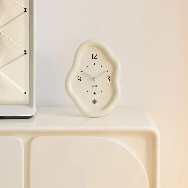 FLUID FORM CLOCK