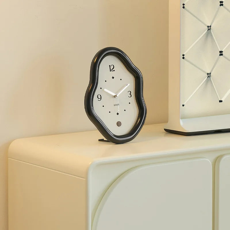FLUID FORM CLOCK