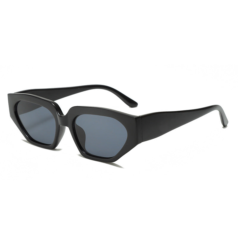 STATEMENT SUNGLASSES