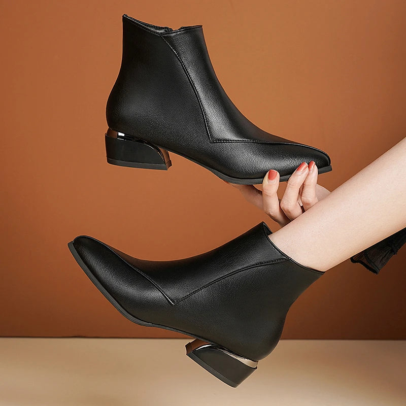 ARIA VOSS LOW-PROFILE STEP BOOTS