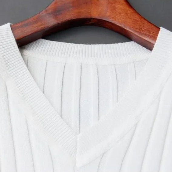 Oakson V-Neck Tee