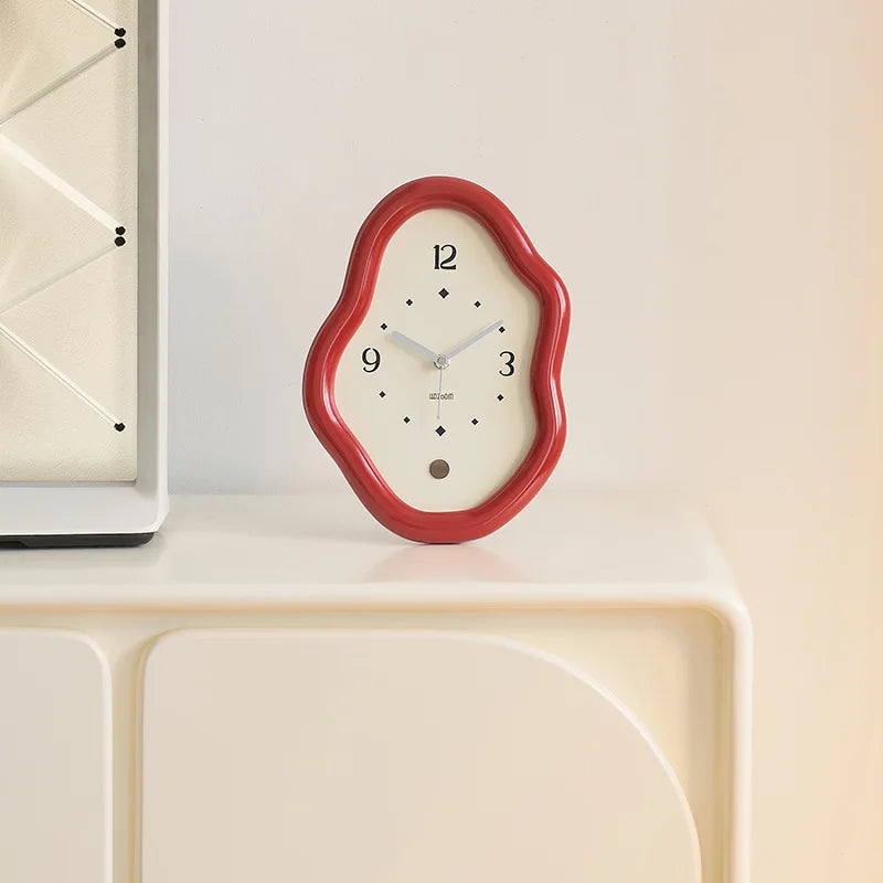 FLUID FORM CLOCK