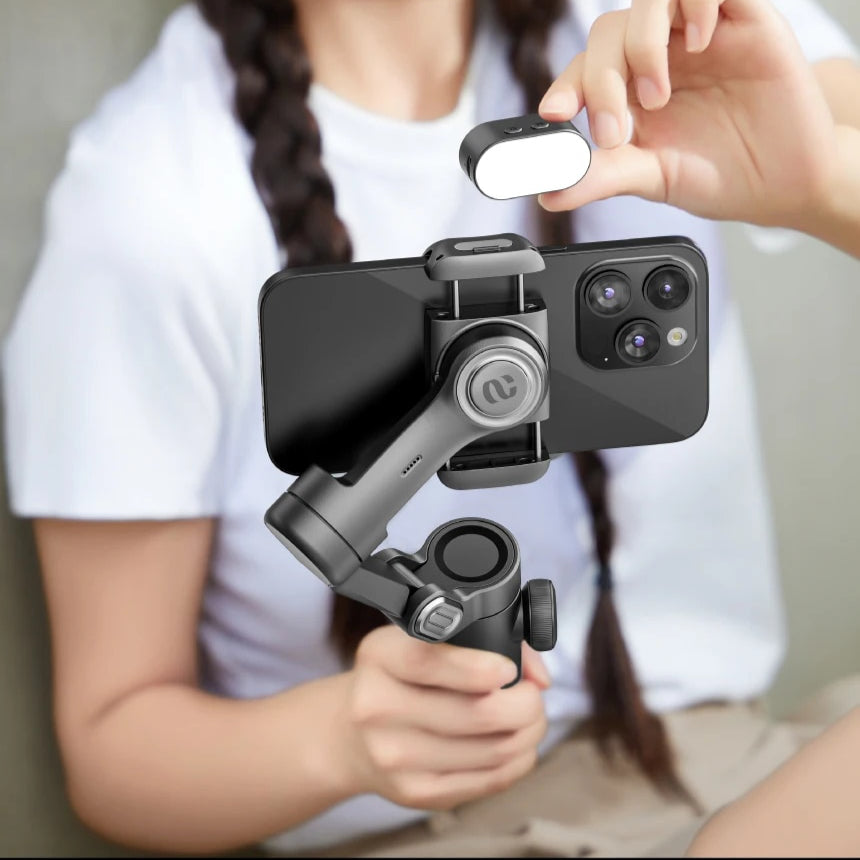 TRIPLE-AXIS HANDHELD GIMBAL