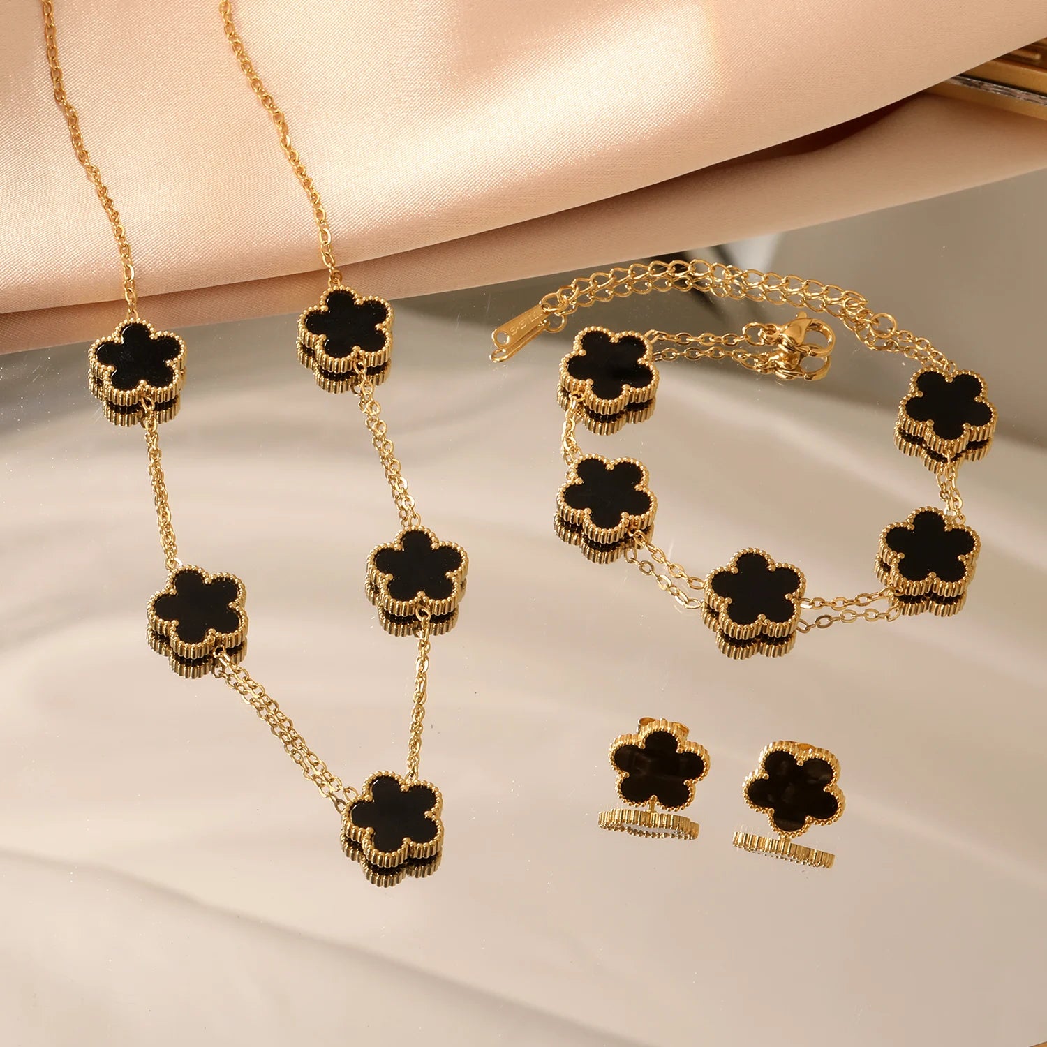 Amara Petal Set