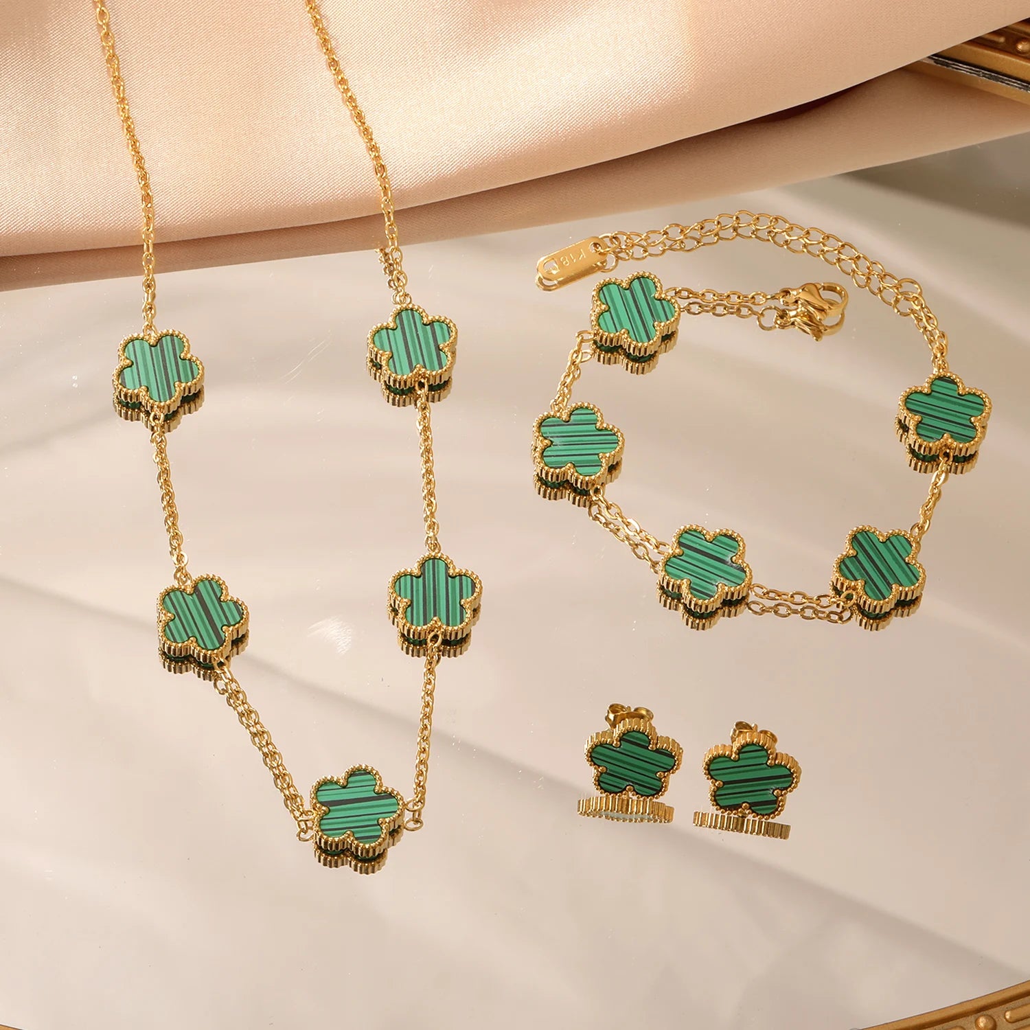 Amara Petal Set