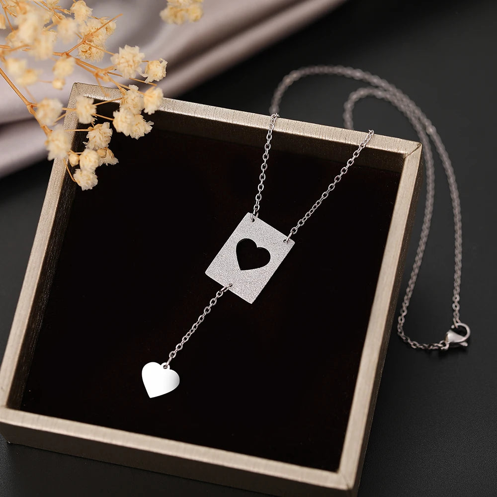 CUTOUT PENDANT NECKLACE